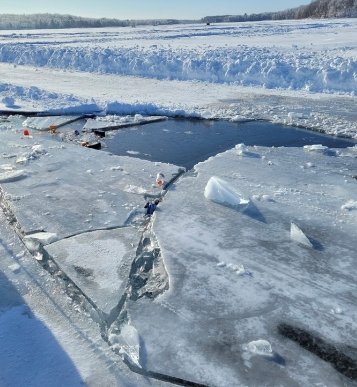 No injuries reported after vehicle fell through ice on Leech Lake ...